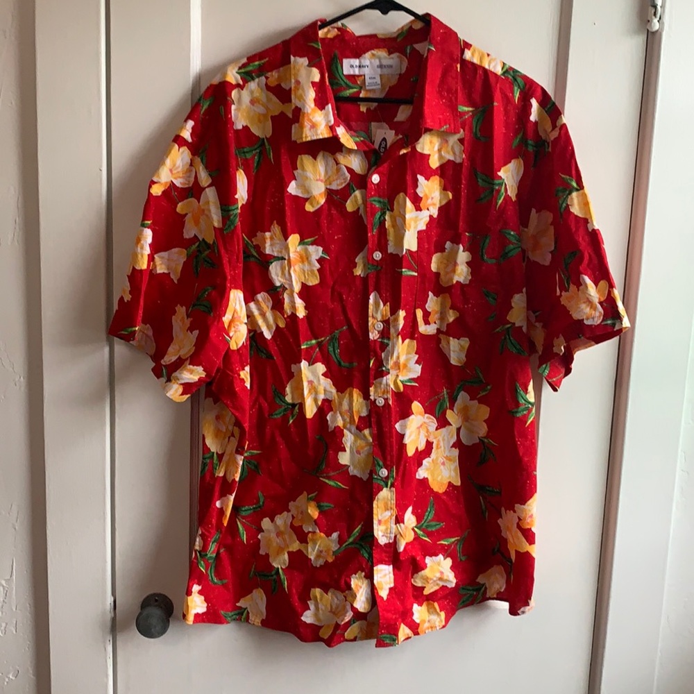 Old Navy men’s floral casual button down shirt NWT